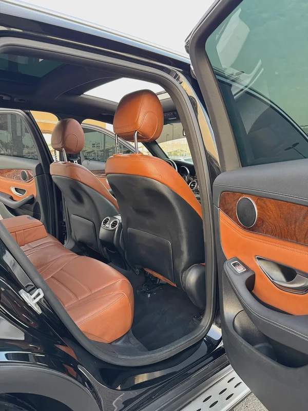 مرسيدس GLC250 موديل 2016 خليجى بانوراما صبغ الوكاله مفتاحين الوكاله فل اوبشن