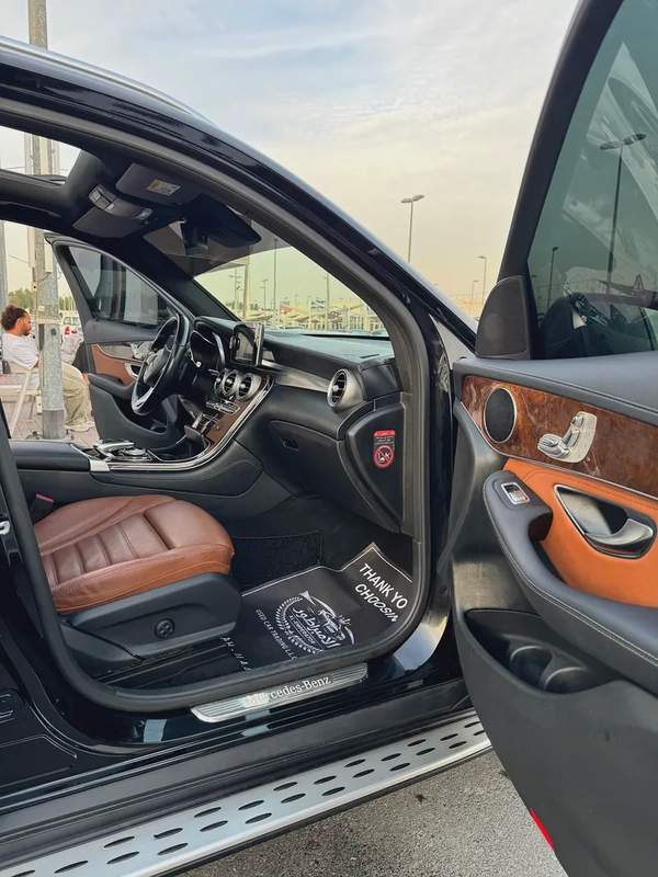 مرسيدس GLC250 موديل 2016 خليجى بانوراما صبغ الوكاله مفتاحين الوكاله فل اوبشن