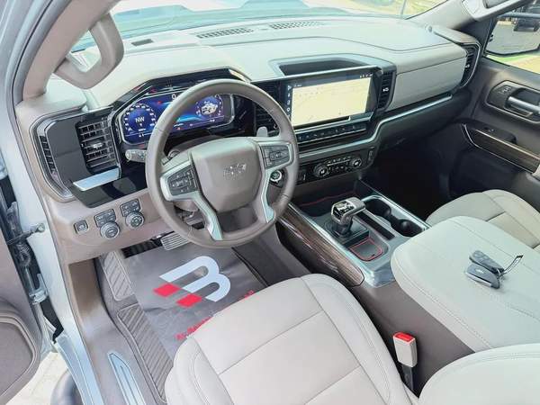 رنج روفر فوج HSE P530 V8 ابيض / ماروني 2022 خليجي
