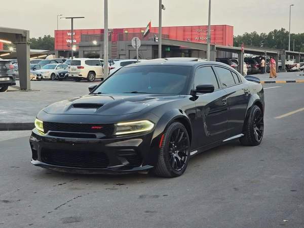 دودج تشارجر 2019 مواصفات امريكية فتحة سقف 6 سلندر SXT بحالة جيدة