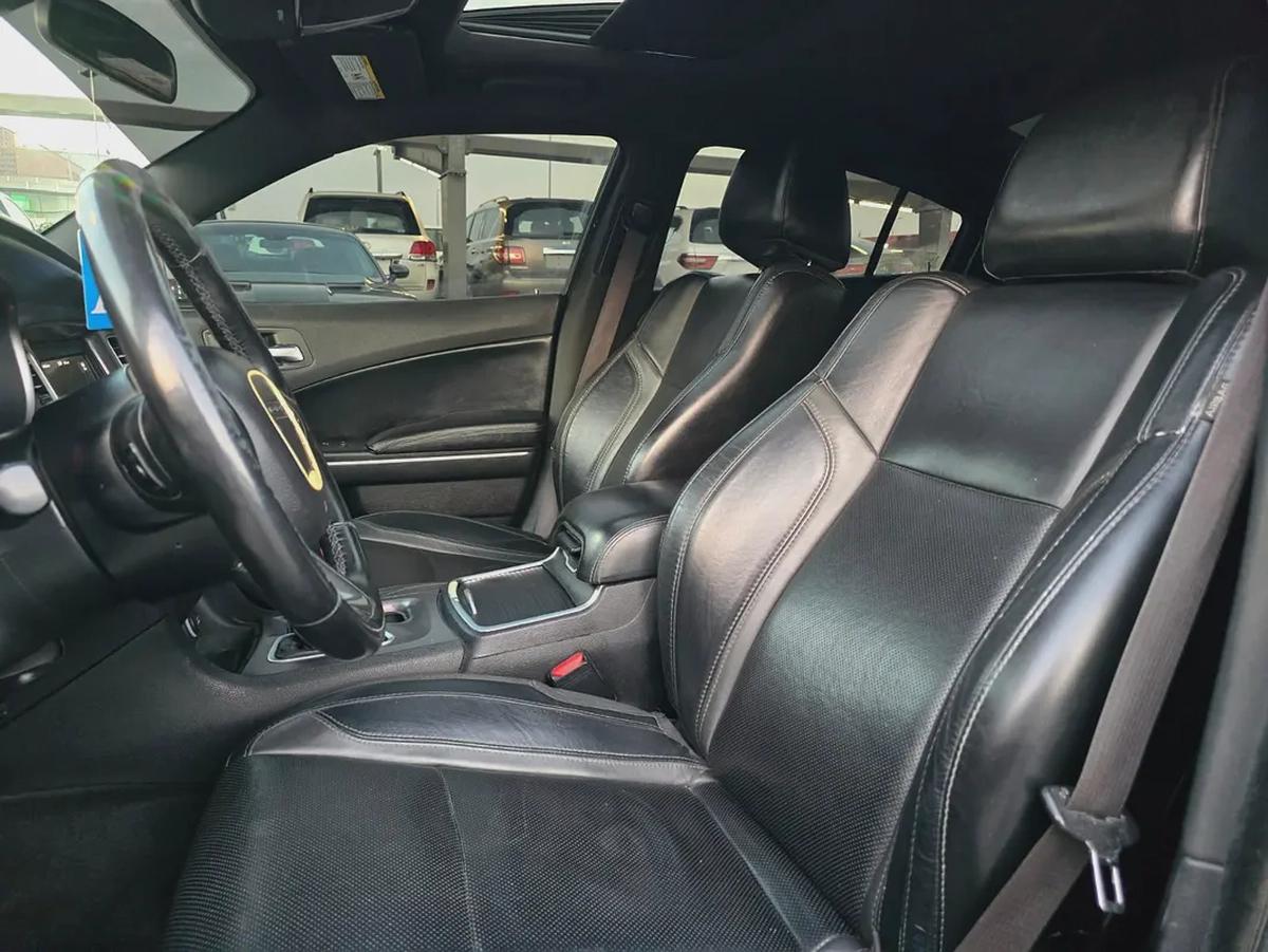 دودج تشارجر 2019 مواصفات امريكية فتحة سقف 6 سلندر SXT بحالة جيدة-7-7