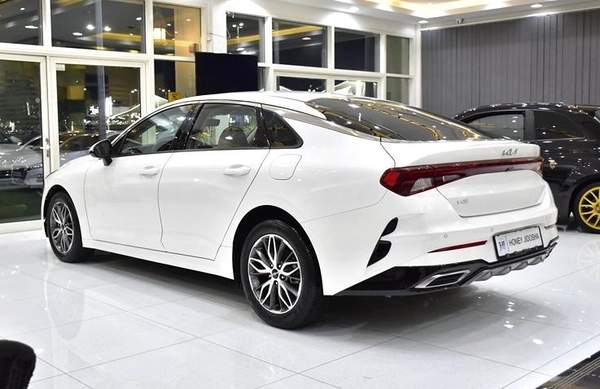 KIA K5 ( 2022 Model ) in White Color GCC Specs