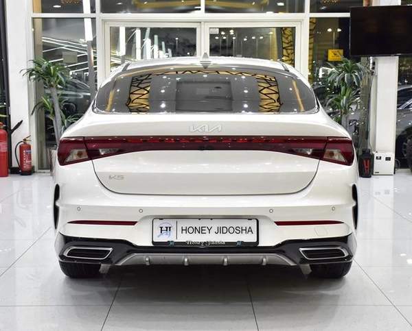 KIA K5 ( 2022 Model ) in White Color GCC Specs