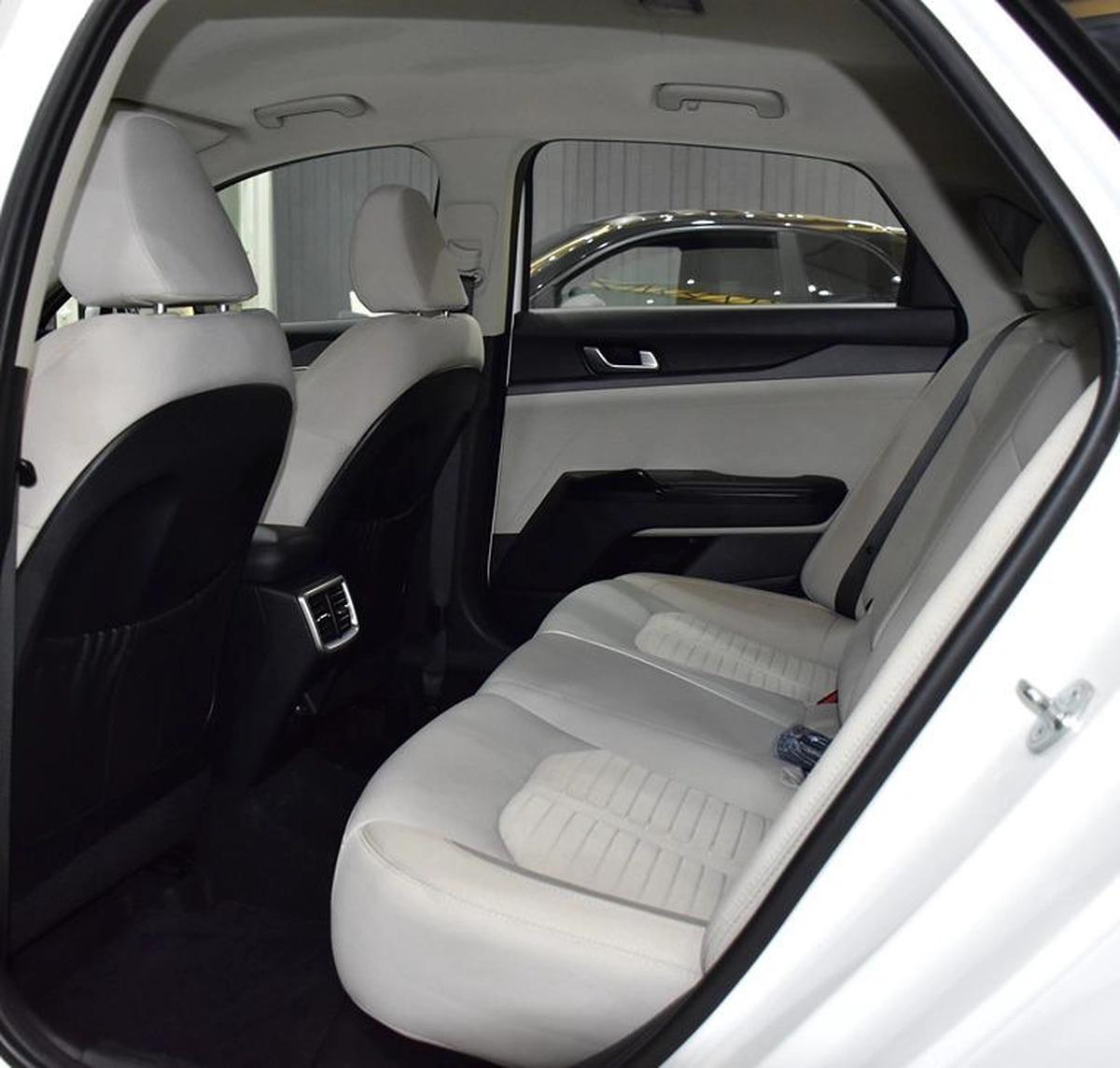 KIA K5 ( 2022 Model ) in White Color GCC Specs-4-4