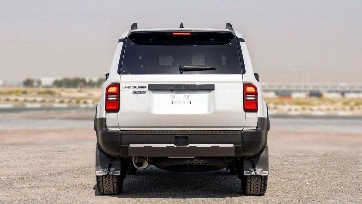 Toyota Prado TOYOTA PRADO 250 2.4P AT FIRST EDITION MY2025– WHITE-7-7