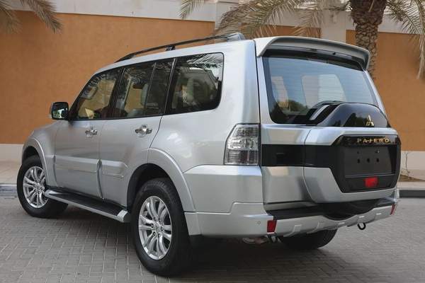 MITSUBISHI PAJERO 2019 3.8L V6 GLS PLUS-171000KM-GCC SPECS