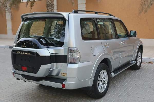 MITSUBISHI PAJERO 2019 3.8L V6 GLS PLUS-171000KM-GCC SPECS