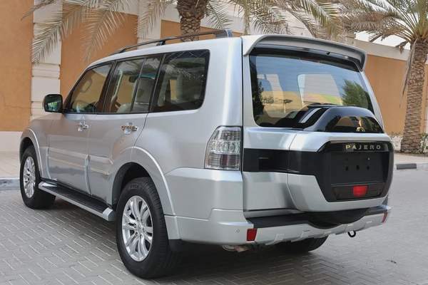 MITSUBISHI PAJERO 2019 3.8L V6 GLS PLUS-171000KM-GCC SPECS