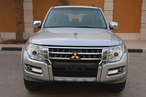 MITSUBISHI PAJERO 2019 3.8L V6 GLS PLUS-171000KM-GCC SPECS