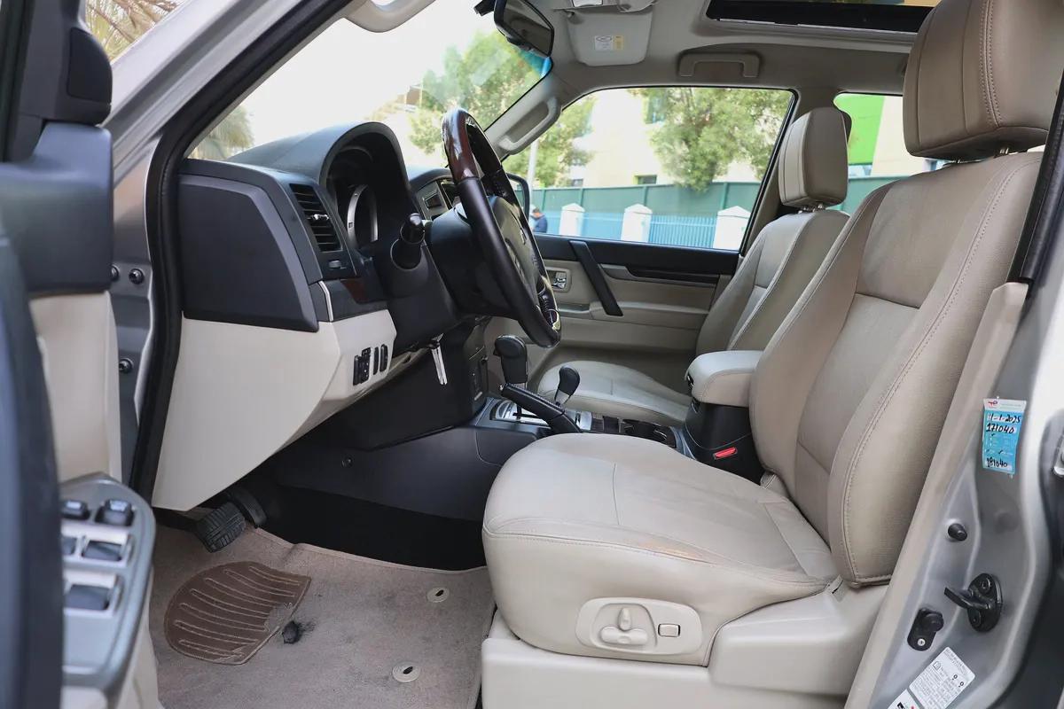 MITSUBISHI PAJERO 2019 3.8L V6 GLS PLUS-171000KM-GCC SPECS-12-12