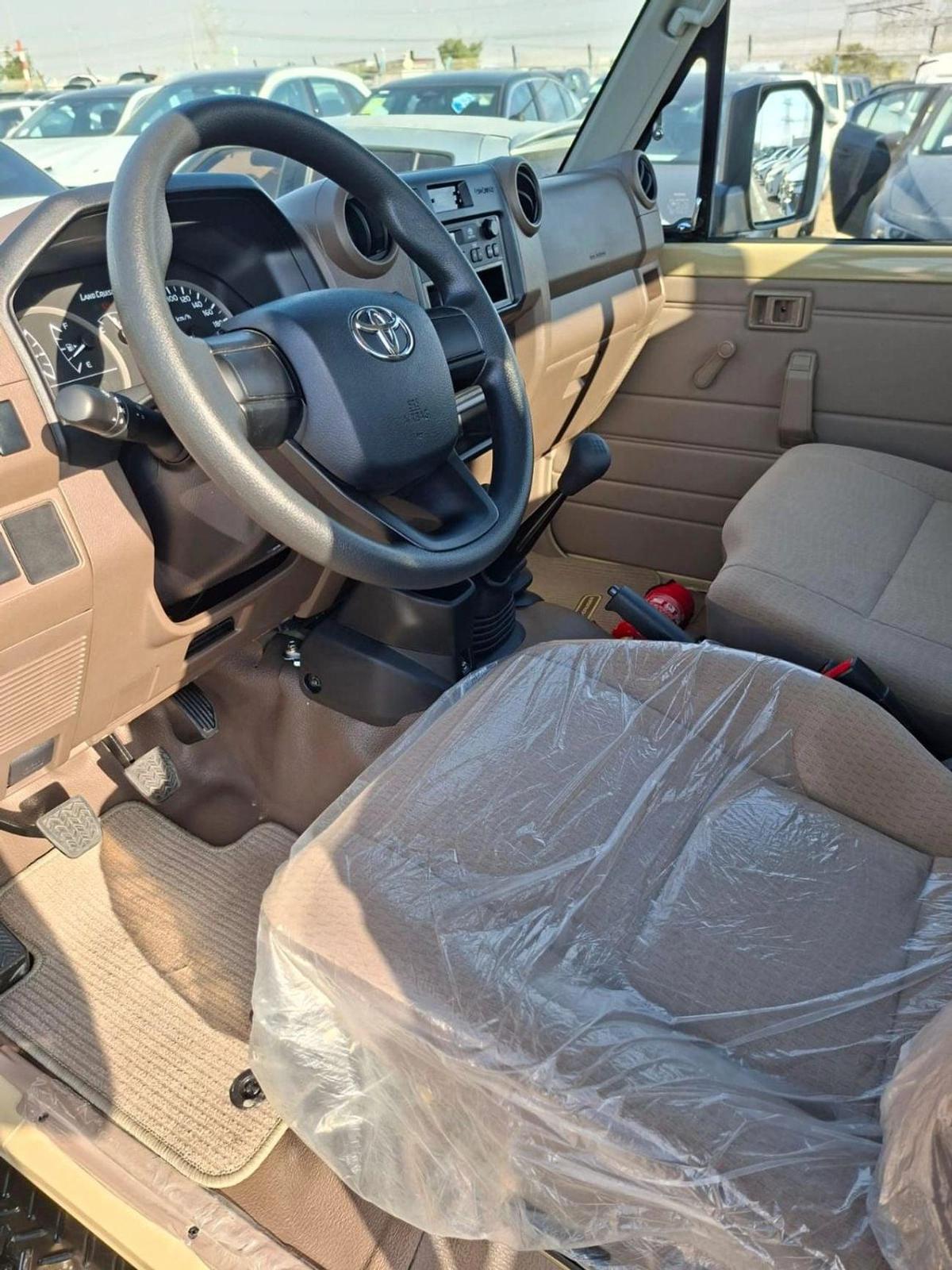 Toyota Land Cruiser Pick Up-2-2