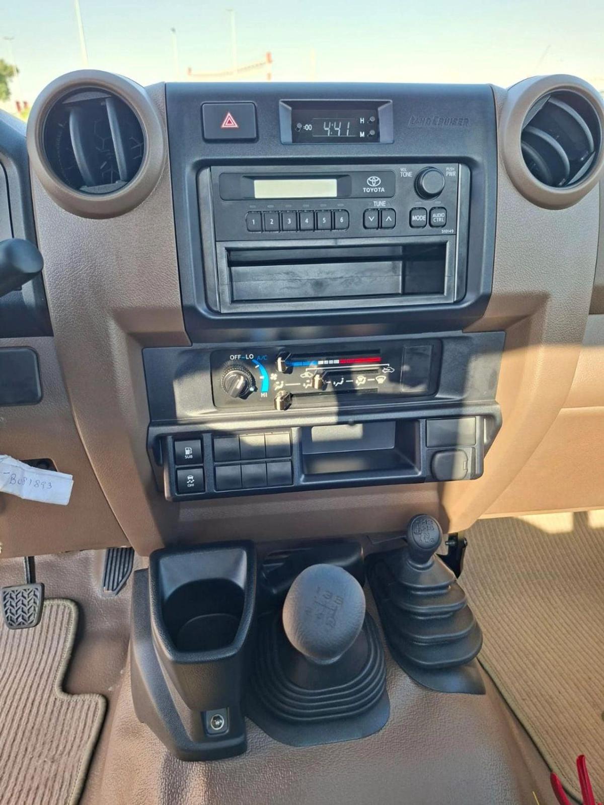 Toyota Land Cruiser Pick Up-3-3