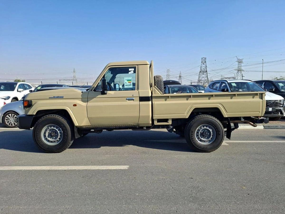 Toyota Land Cruiser Pick Up-4-4