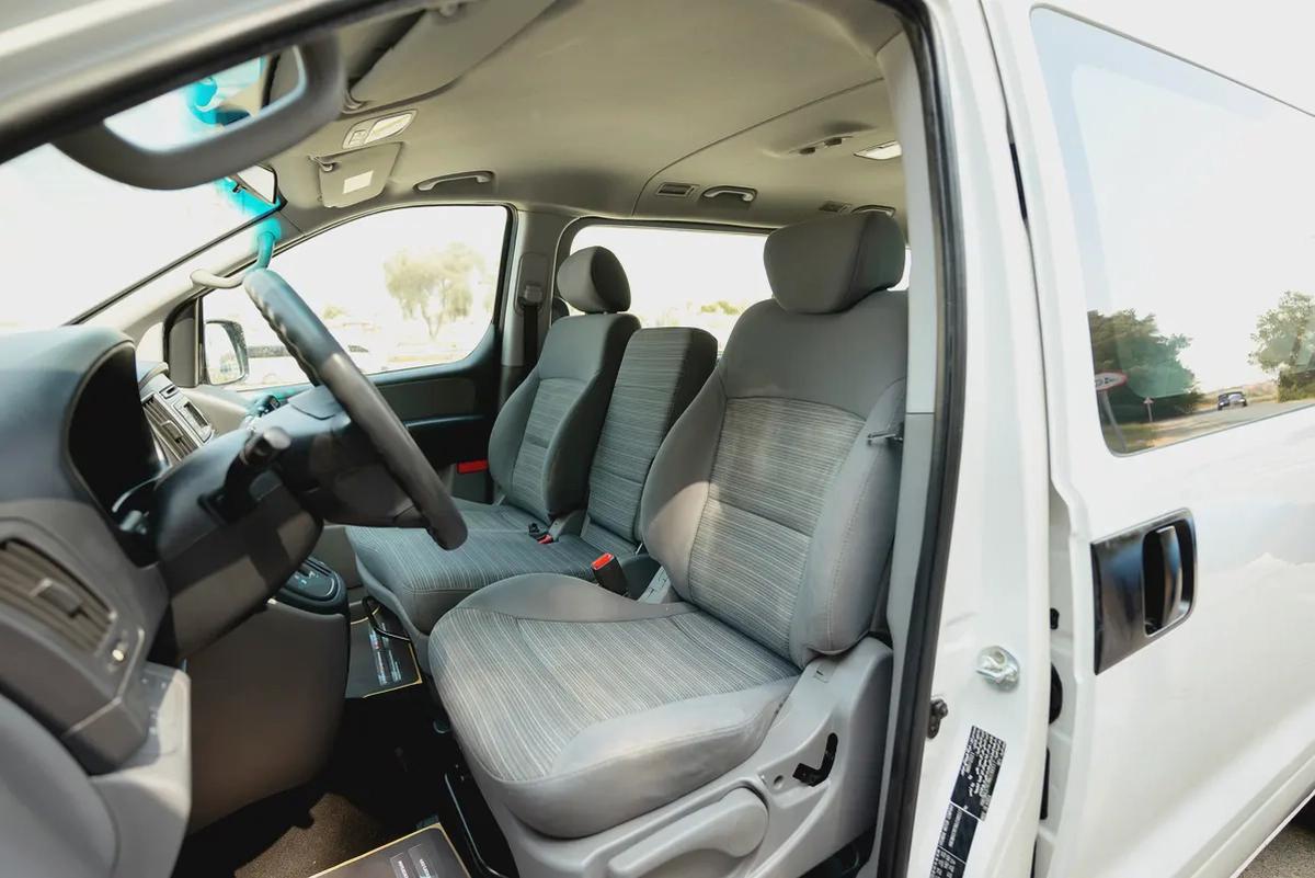 Hyundai H1 | 12-Seater | Automatic | GCC Specs | Ref#H98517-8-8