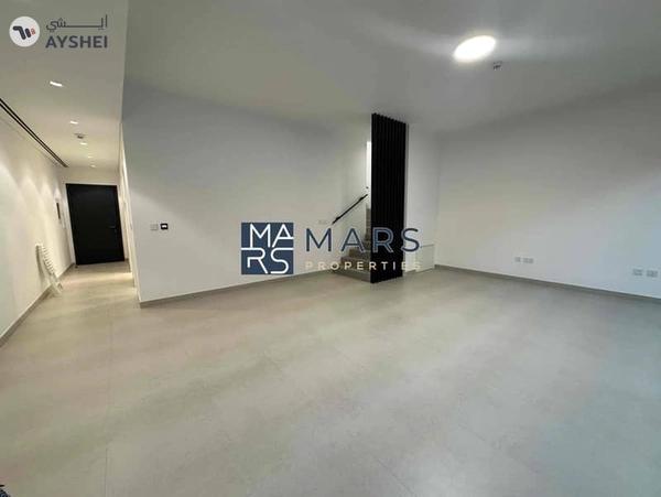 Limited offer 3 bedroom middle unit in Robinia for rent just in 140k