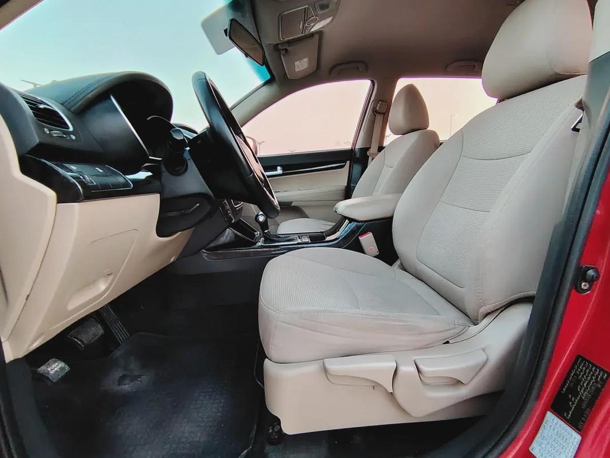 Kia Sorento 2014 GCC 4 Cylinder Immaculate Prestine Clean Condition 7 Seater SUV Perfect For Family-8-8