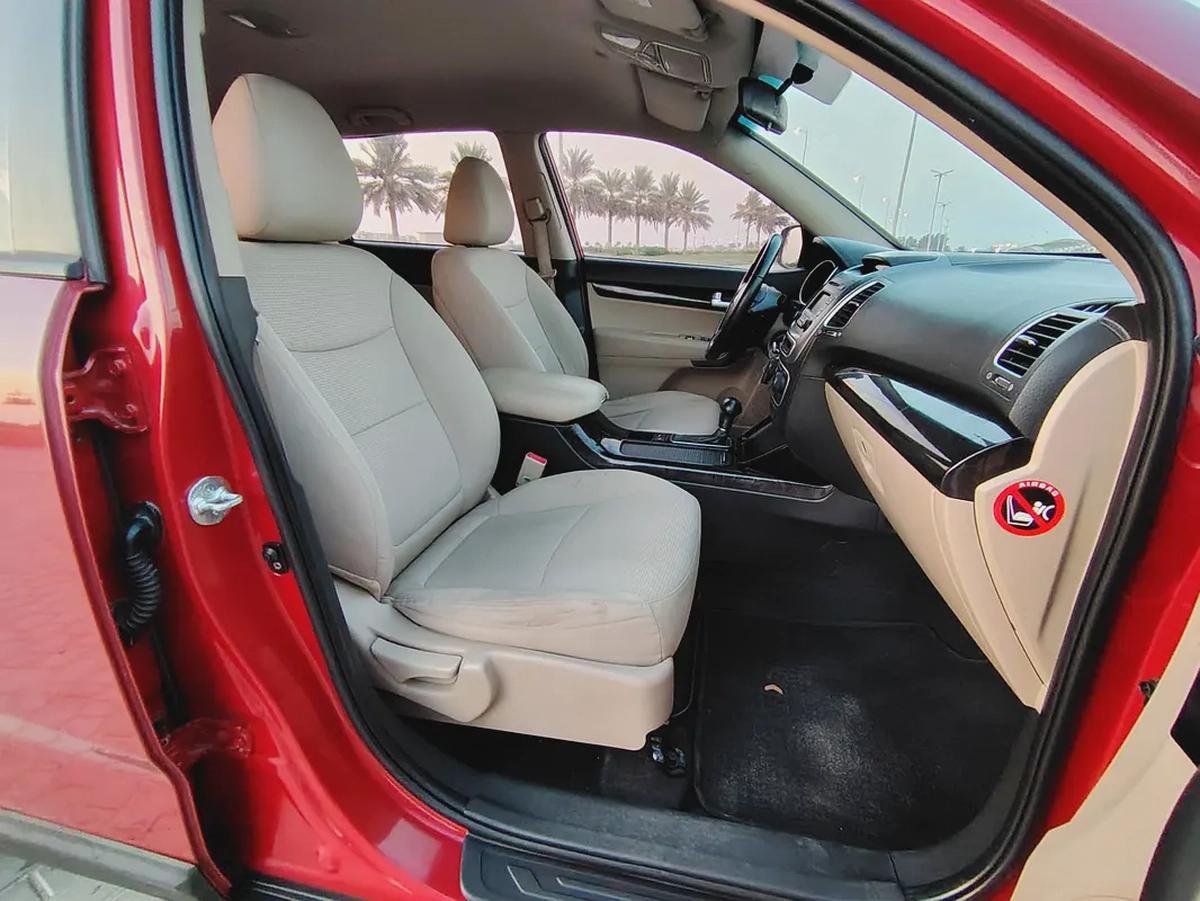 Kia Sorento 2014 GCC 4 Cylinder Immaculate Prestine Clean Condition 7 Seater SUV Perfect For Family-9-9