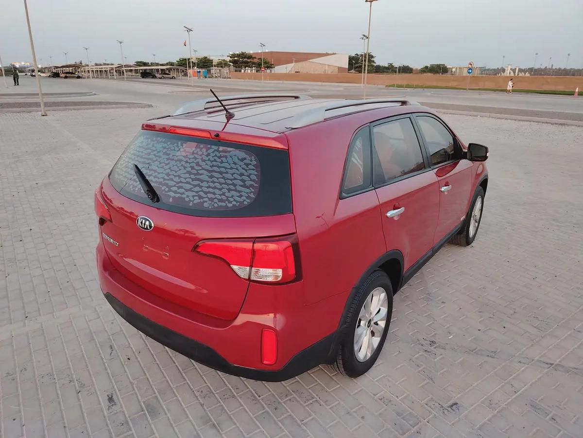 Kia Sorento 2014 GCC 4 Cylinder Immaculate Prestine Clean Condition 7 Seater SUV Perfect For Family-11-11