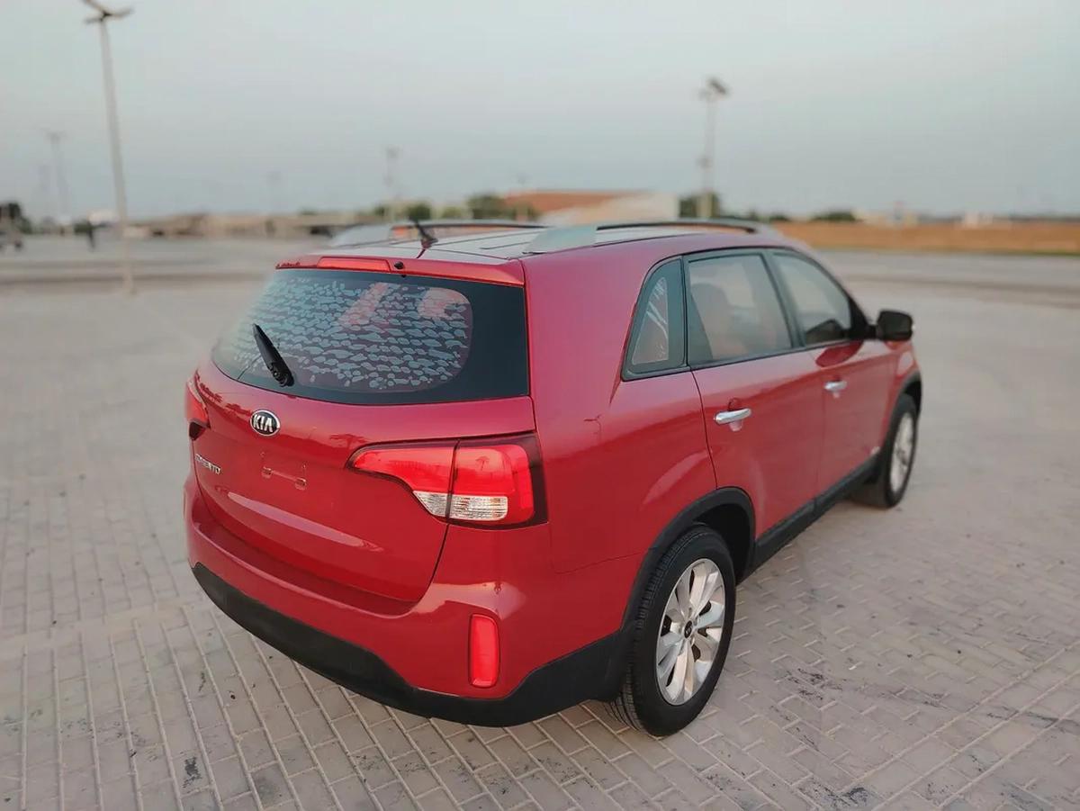 Kia Sorento 2014 GCC 4 Cylinder Immaculate Prestine Clean Condition 7 Seater SUV Perfect For Family-14-14