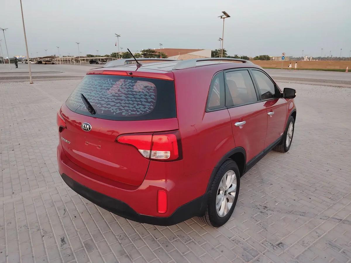 Kia Sorento 2014 GCC 4 Cylinder Immaculate Prestine Clean Condition 7 Seater SUV Perfect For Family-16-16