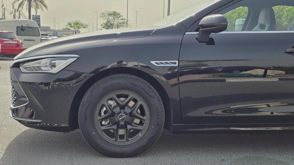 BYD QIN PLUS Design PHEV (Black)-4-4