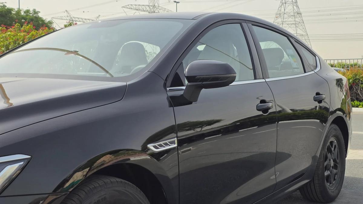 BYD QIN PLUS Design PHEV (Black)-5-5