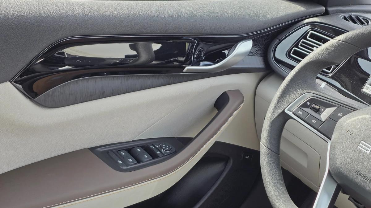 BYD QIN PLUS Design PHEV (Black)-13-13