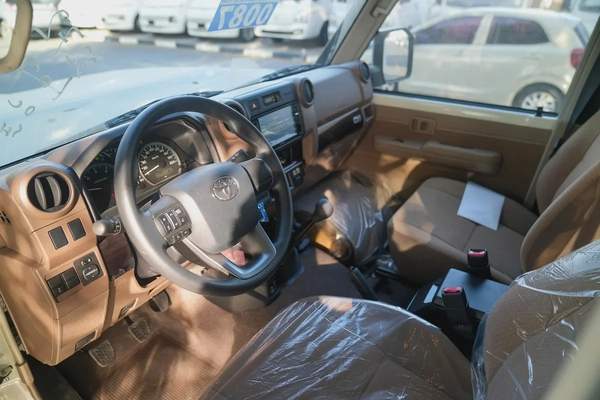 2025 TOYOTA LC76 2.8L T/DSL-E M/T White / beige