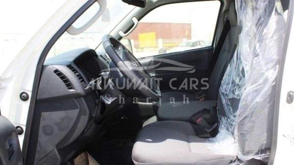 Toyota Hiace (NEW) Toyota Hiace 15seat 2.5L Diesel V4 MT 2023