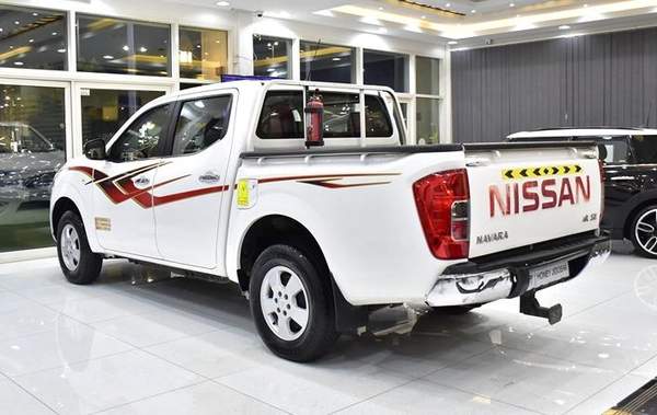 Nissan Navara SE ( 2020 Model ) in White Color GCC Specs