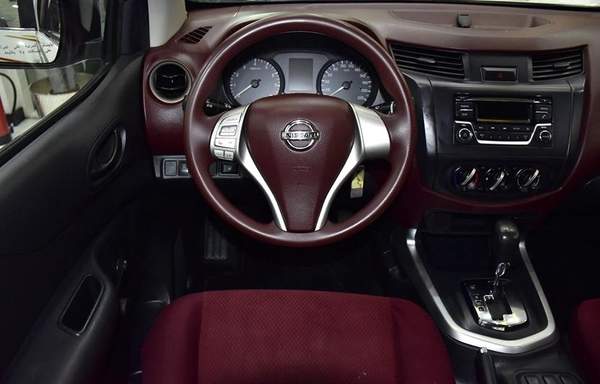 Nissan Navara SE ( 2020 Model ) in White Color GCC Specs