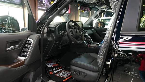 2026 LAND CRUISER 300 GXR 4.0L PETROL FULL OPTION GCC