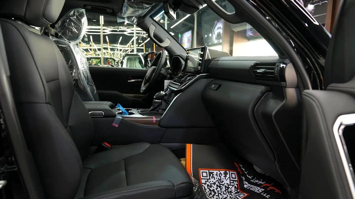 2026 LAND CRUISER 300 GXR 4.0L PETROL FULL OPTION GCC-18-18