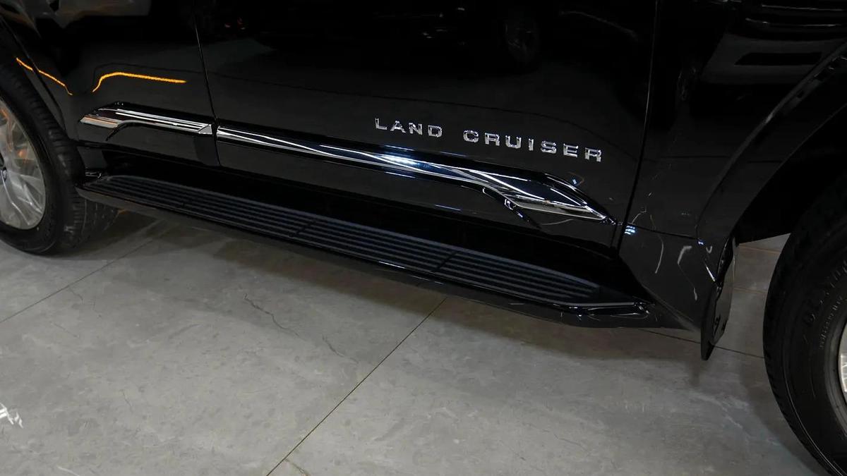 2026 LAND CRUISER 300 GXR 4.0L PETROL FULL OPTION GCC-8-8