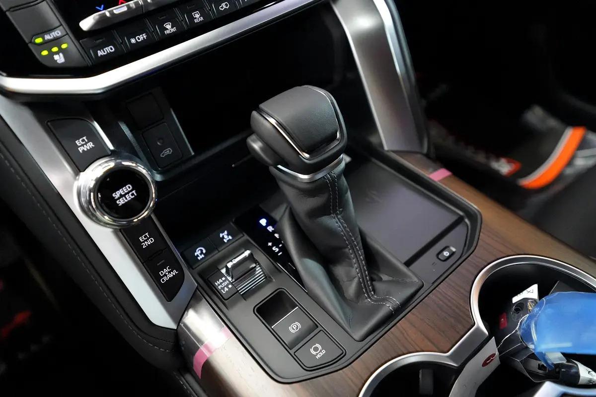 2026 LAND CRUISER 300 GXR 4.0L PETROL FULL OPTION GCC-7-7