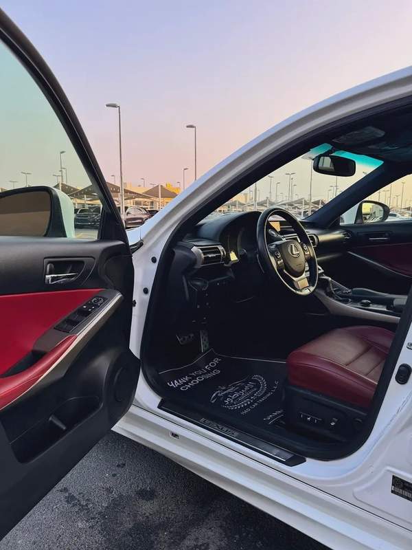 لكزس IS350 V6 3.5L F-SPORT موديل 2015 وارد فل اولشن بحاله الوكاله