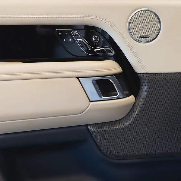 AED 2,682 pm • 0% Downpayment • Range Rover Vogue • 1 Year Warranty