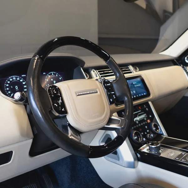 AED 2,682 pm • 0% Downpayment • Range Rover Vogue • 1 Year Warranty