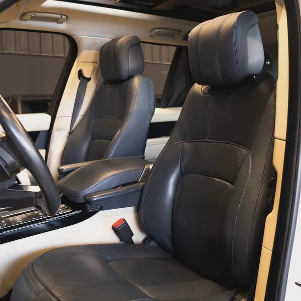 AED 2,682 pm • 0% Downpayment • Range Rover Vogue • 1 Year Warranty