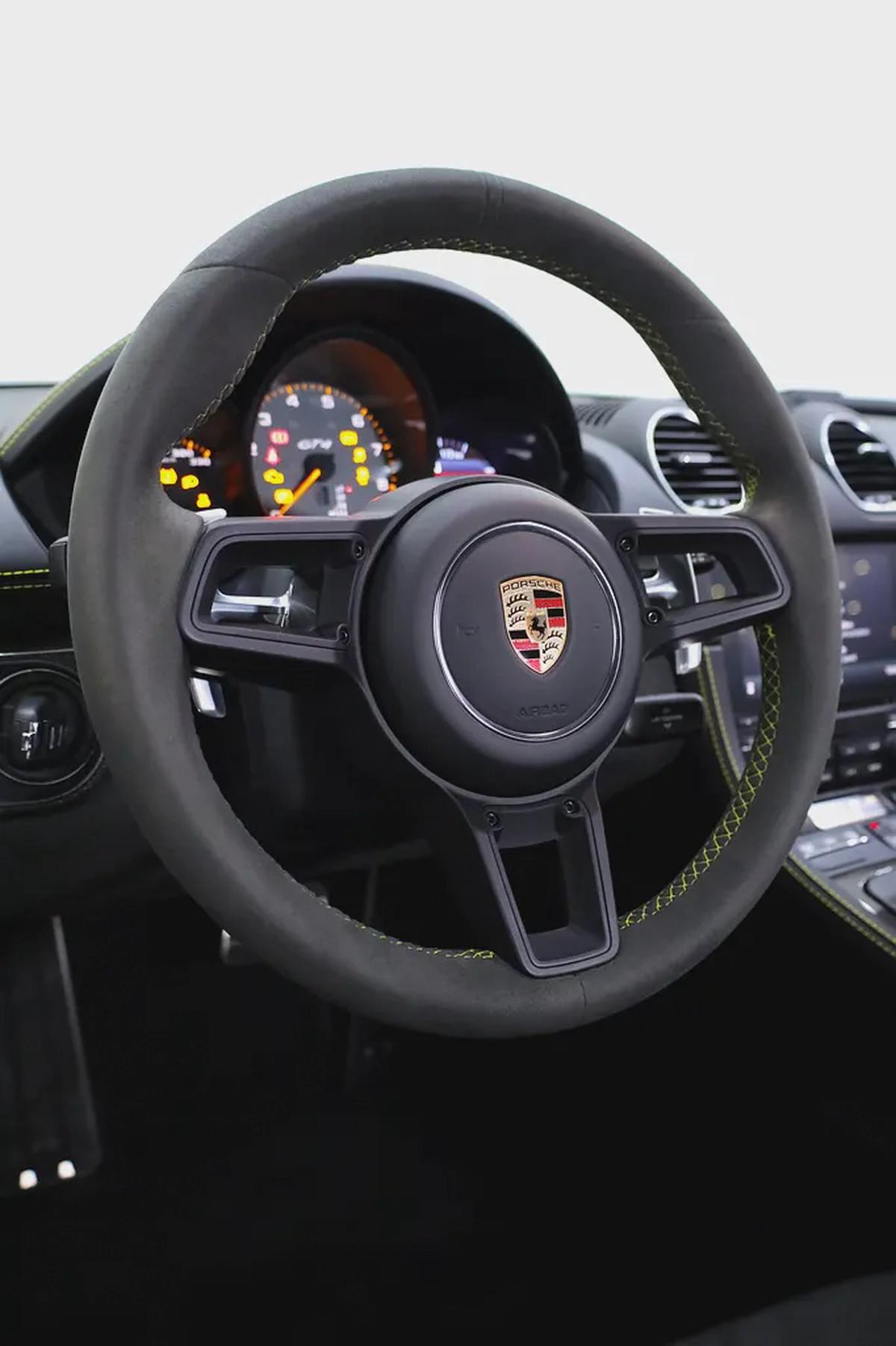 PORSCHE GT4 CARBON PACKAGE + PREMIUM RIMS + FULLY LOADED + WARRANTY UNTIL JUNE 2027-11-11