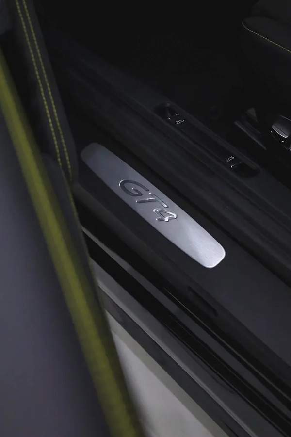 PORSCHE GT4 CARBON PACKAGE + PREMIUM RIMS + FULLY LOADED + WARRANTY UNTIL JUNE 2027