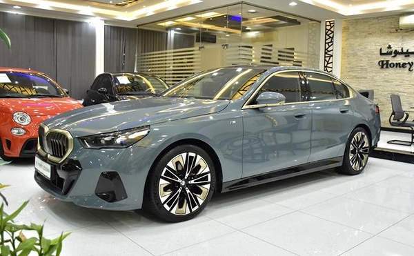 BMW 520i M-Kit ( 2024 Model ) in Grey Color GCC Specs