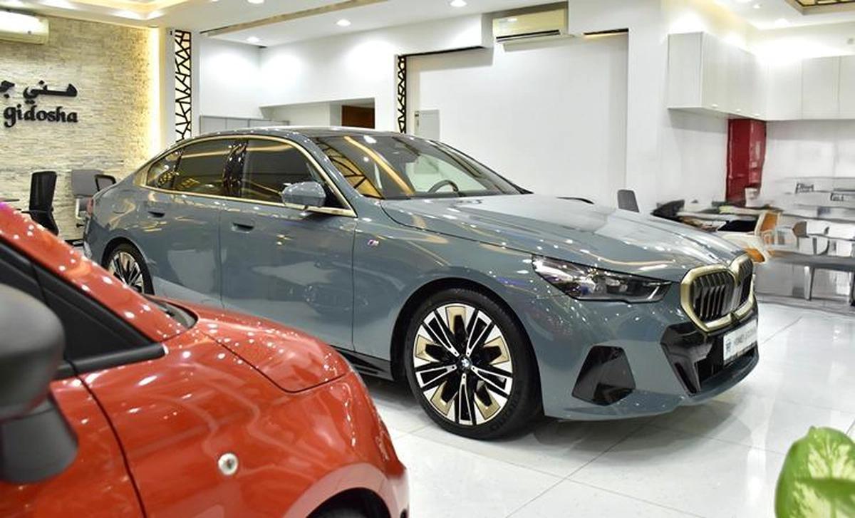BMW 520i M-Kit ( 2024 Model ) in Grey Color GCC Specs-3-3