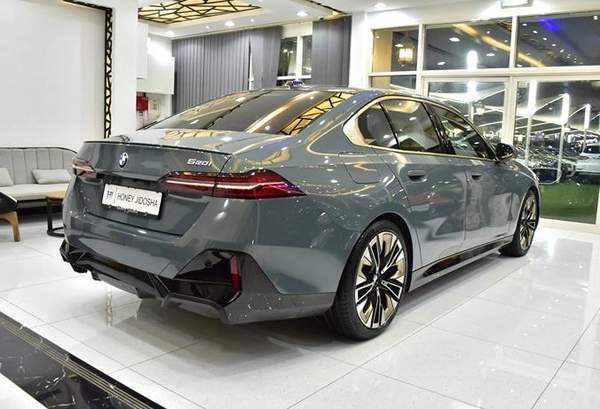 BMW 520i M-Kit ( 2024 Model ) in Grey Color GCC Specs