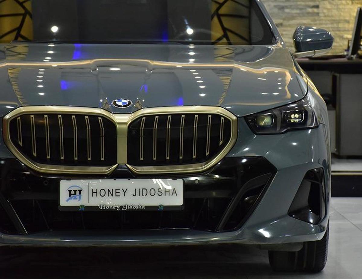 BMW 520i M-Kit ( 2024 Model ) in Grey Color GCC Specs-1-1