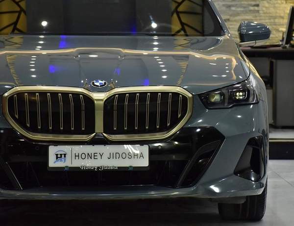BMW 520i M-Kit ( 2024 Model ) in Grey Color GCC Specs