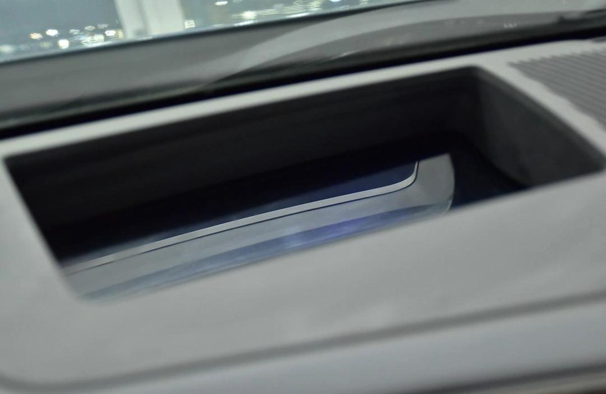 BMW 520i M-Kit ( 2024 Model ) in Grey Color GCC Specs-10-10