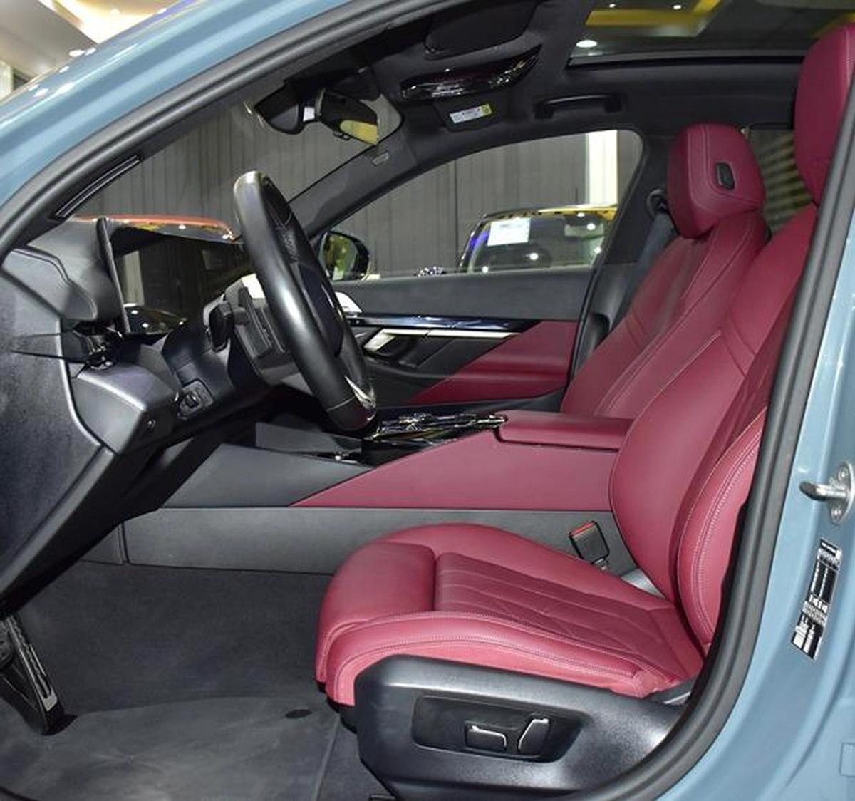 BMW 520i M-Kit ( 2024 Model ) in Grey Color GCC Specs-8-8