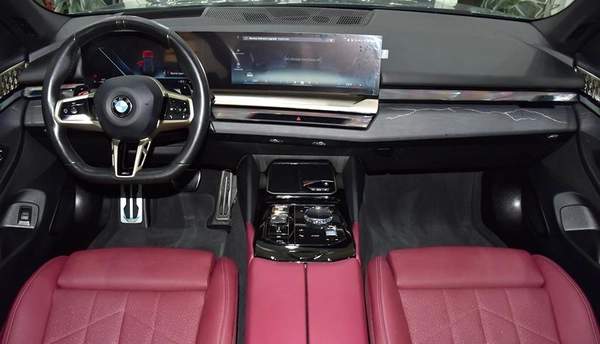 BMW 520i M-Kit ( 2024 Model ) in Grey Color GCC Specs