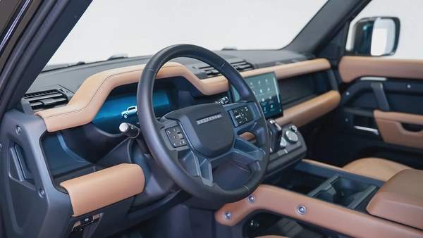 Special Offer | AED 5,752 PM | 22in Wheels, Lightbar, GCC | 110 P400 S Widetrack